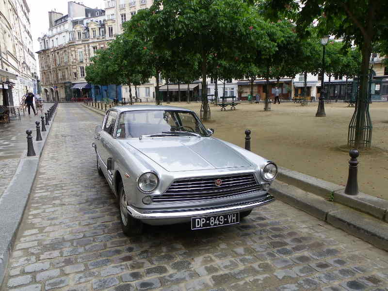 Place Dauphine Fiat 2300S