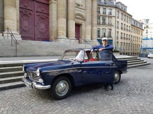 Peugeot 404 dans le Marais