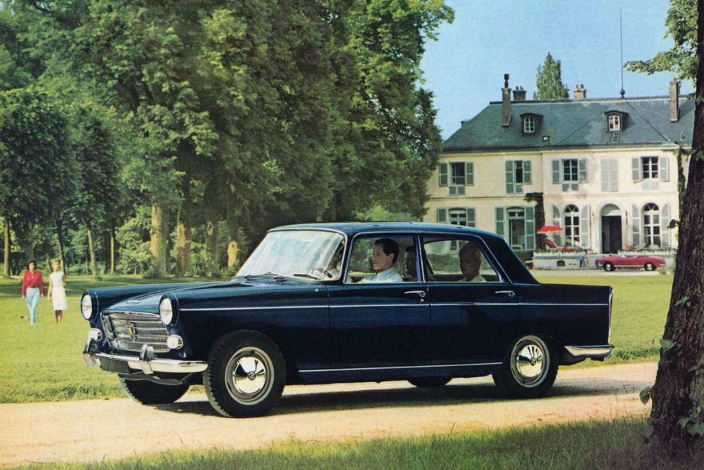 Peugeot 404 vue par la presse