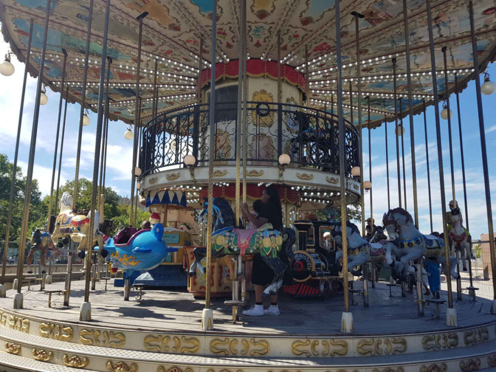 carrousel de la tour eiffel