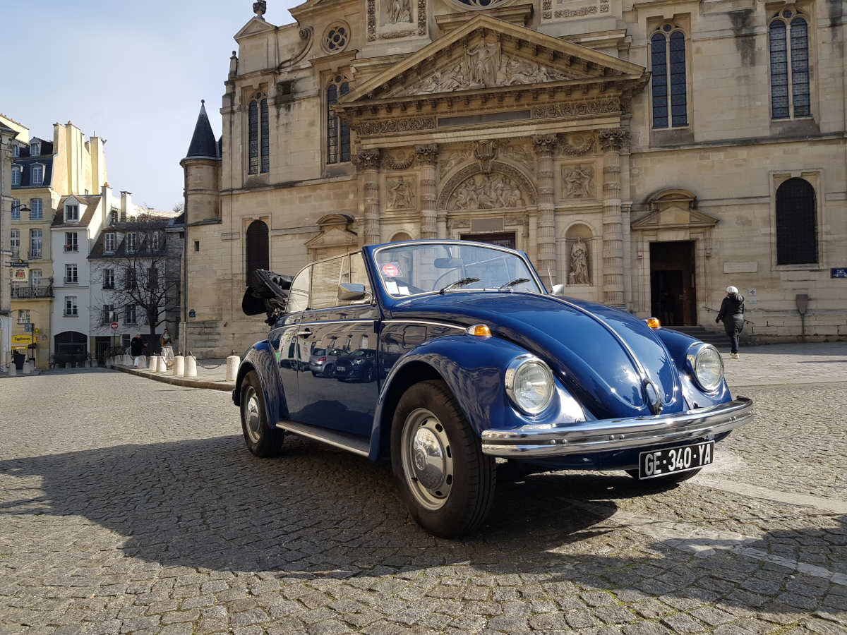 Une étrange Volkswagen Coccinelle aperçue dans Paris