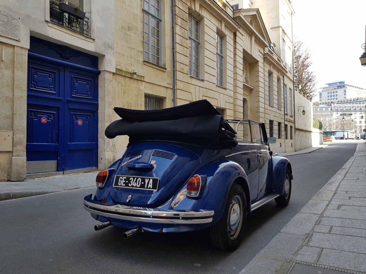 Une étrange Volkswagen Coccinelle aperçue dans Paris