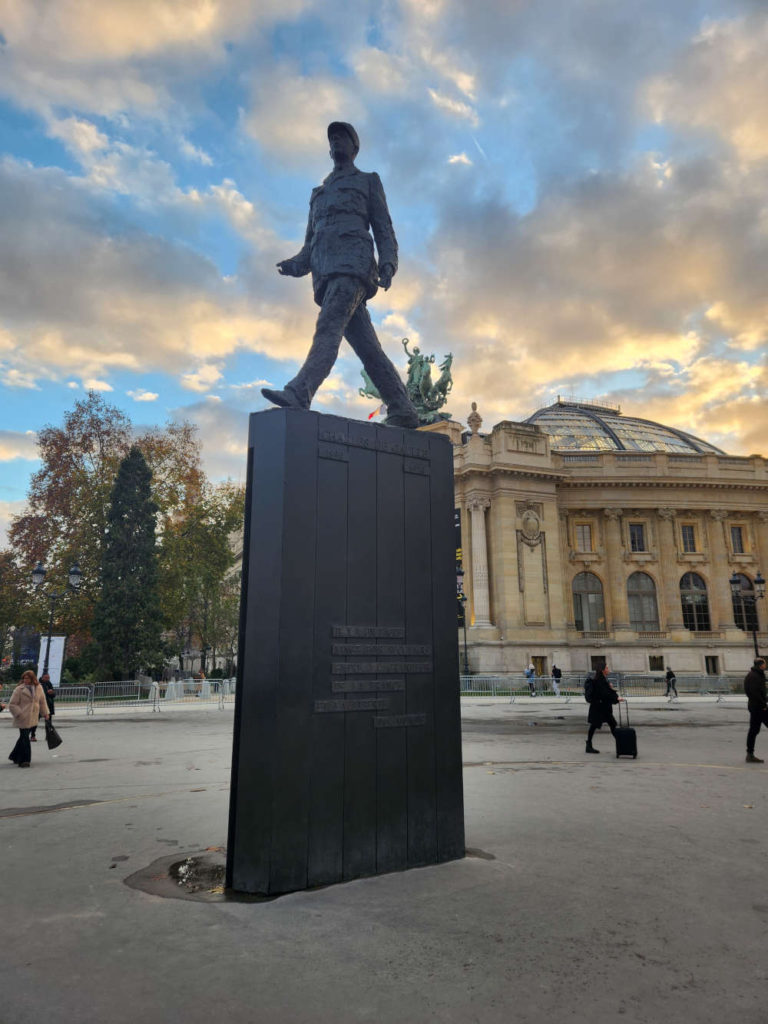 Statue general de gaulle