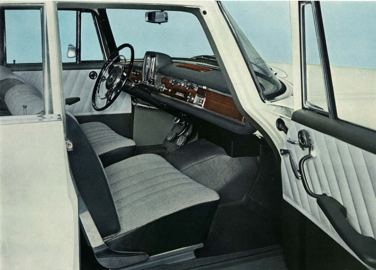 Mercedes 220s brochure interieur