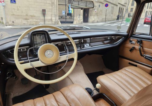 Mercedes 220S tableau de bord