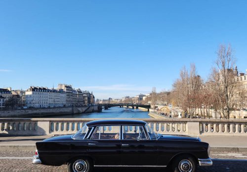 Mercedes 220s visiter paris
